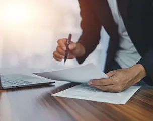 How to Secure a Work Permit in Egypt 1 a foreigner employee signing a work contract in egypt